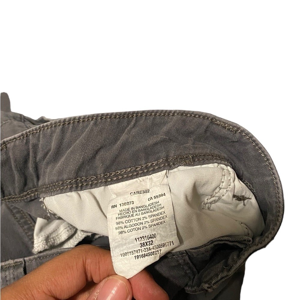 Darker Gray Wrangler Relaxed Fit Cargo Pants (US Men’s 38 x 32)